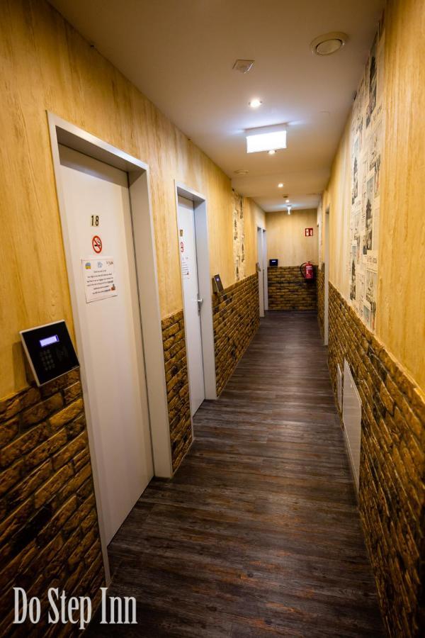 Do Step Inn Central - Self-Service-Hostel Виена Екстериор снимка