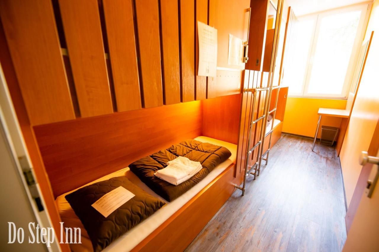 Do Step Inn Central - Self-Service-Hostel Виена Екстериор снимка