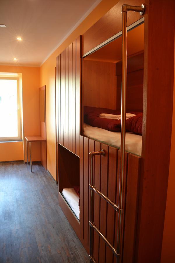Do Step Inn Central - Self-Service-Hostel Виена Екстериор снимка