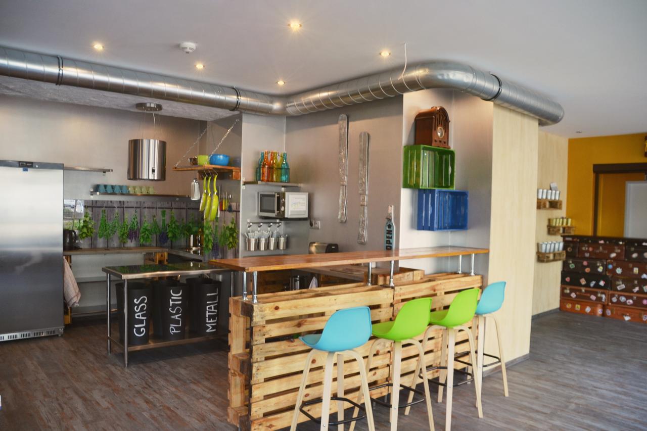 Do Step Inn Central - Self-Service-Hostel Виена Екстериор снимка