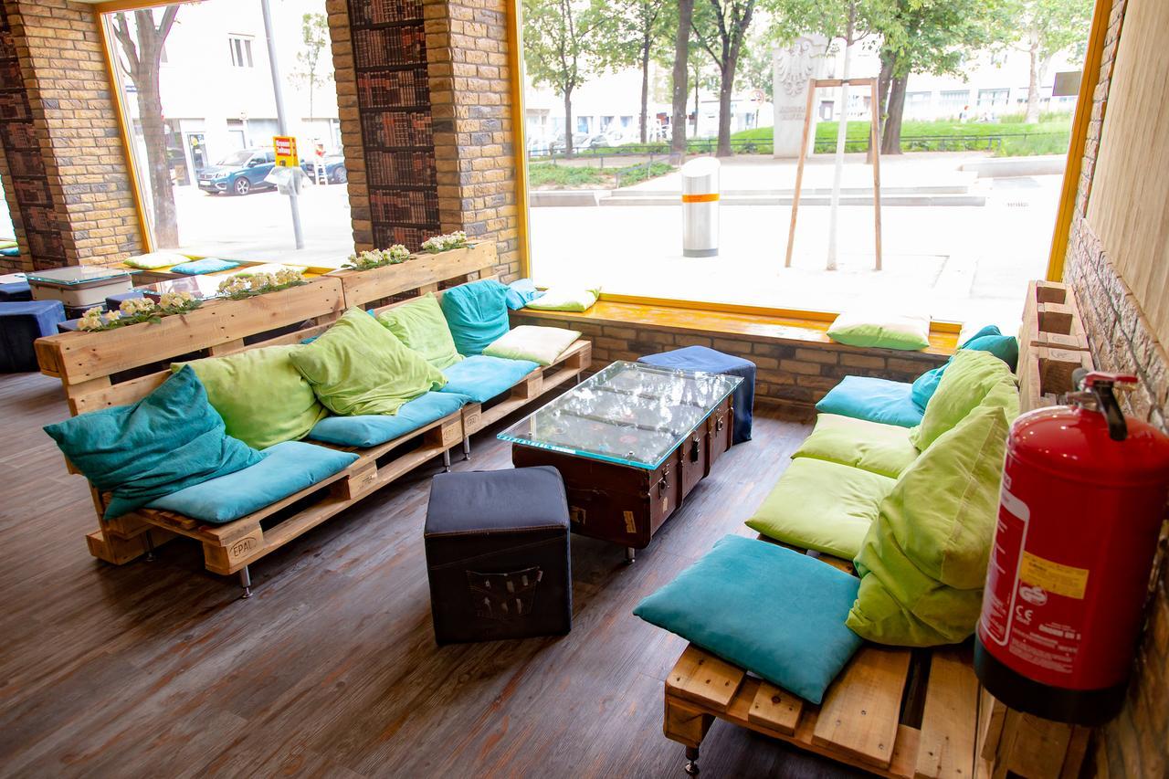 Do Step Inn Central - Self-Service-Hostel Виена Екстериор снимка