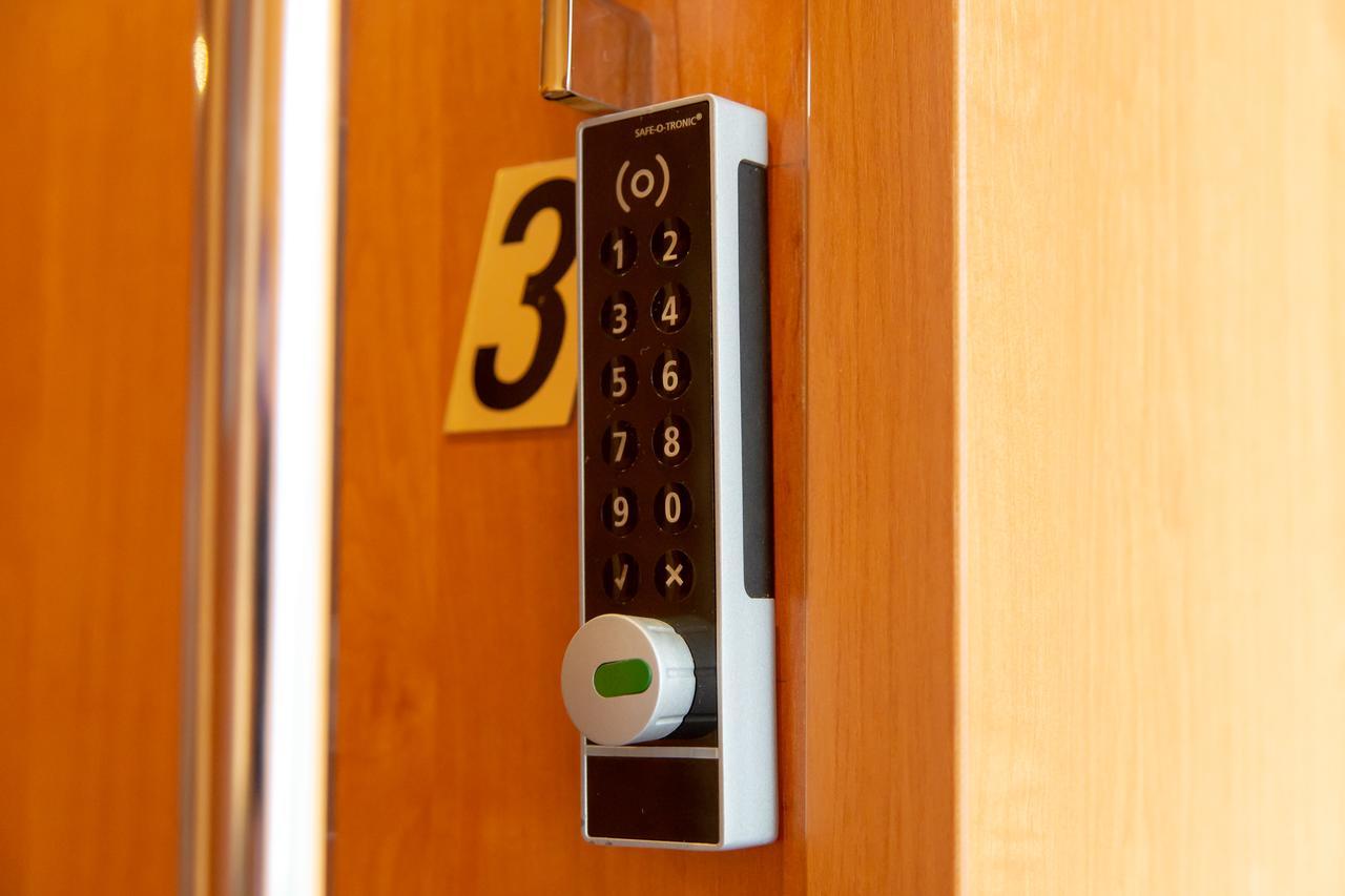 Do Step Inn Central - Self-Service-Hostel Виена Екстериор снимка